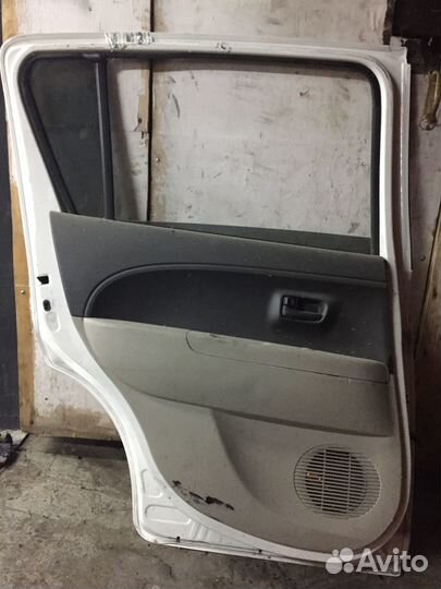 Продам заднюю левую дверь Toyota Passo
