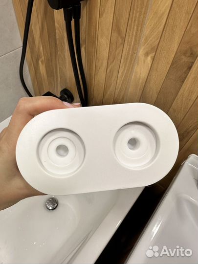 Дозатор для зубной пасты и щетки