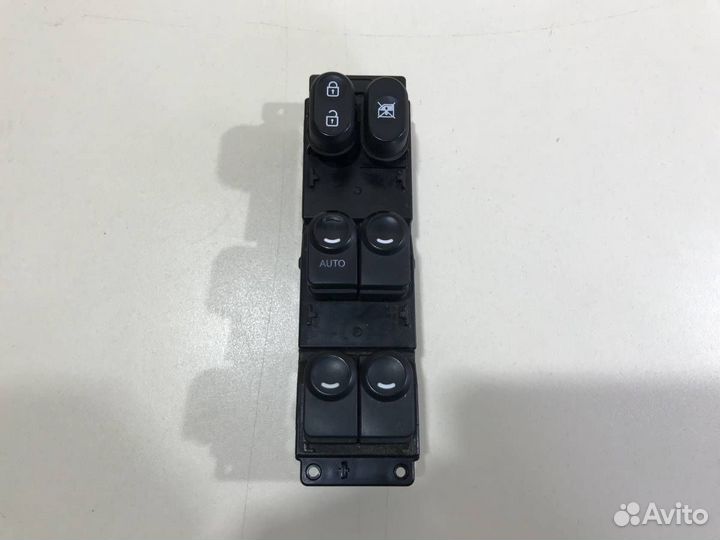 Блок управления стеклоподъемниками Hyundai Solaris