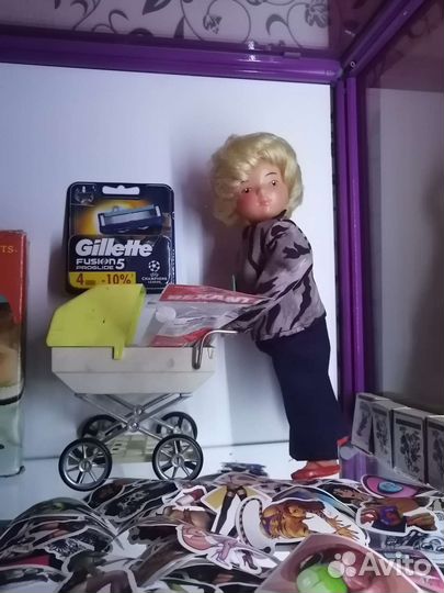 Игрушка девочка с коляской