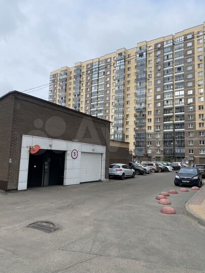 Машиноместо, > 30 м²