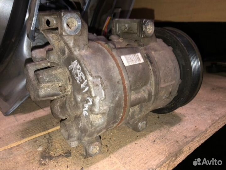 Компрессор кондиционера Toyota Avensis T250 2.4