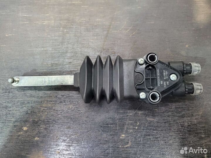 Клапан пневматический 21304773 4640075754 wabco