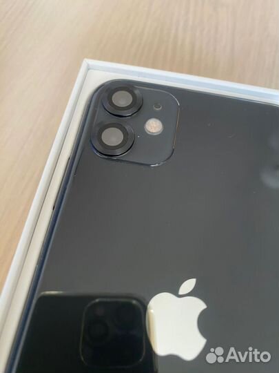 Телефон iPhone 11
