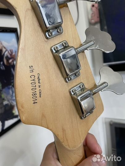 Бас гитара fender squier j bass