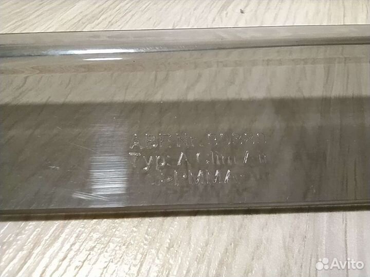 Ветровик (дефлектор) правый на Ситроен С4 хэтчбек