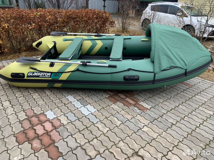 Продам лодку с мотором