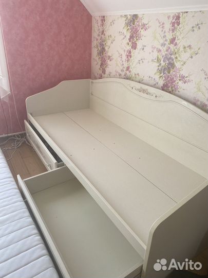 Спальный гарнитур