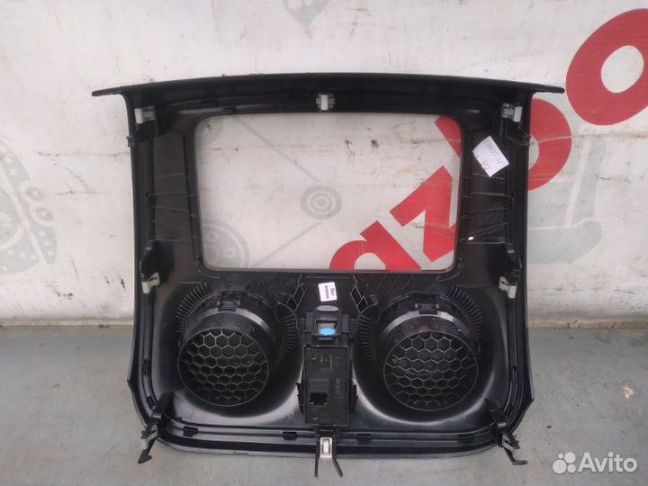 Рамка магнитолы Renault Sandero Stepway 1.5 K9K