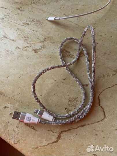 Провод для зарядки на iPhone