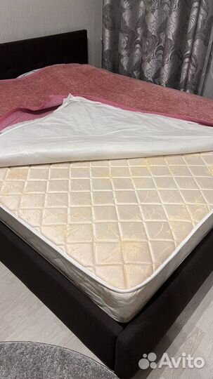 Кровать двухспальная с матрасом 180х200