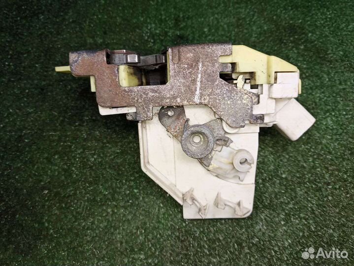 Замок передней правой двери Ford Focus 1