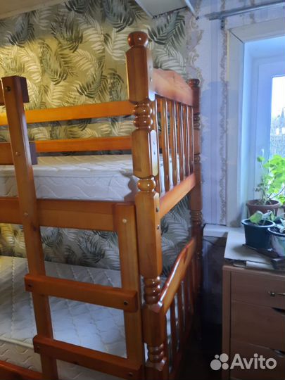 Двухъярусная кровать