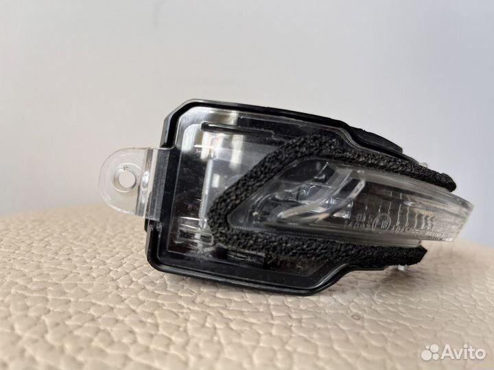 Повторитель левого зеркала Lexus RX 4