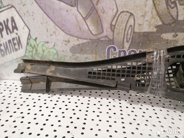 Жабо решетка стеклоочистителя Renault Logan