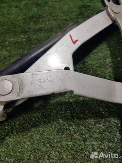 Петля крышки багажника задняя левая Audi A6 C6