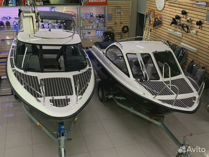 Катер Phoenix 530HT, Полурубка