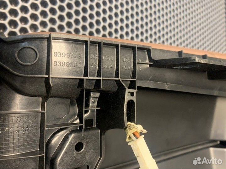 Подлокотник передний Bmw X7 G07 M-pack B57D30 2020