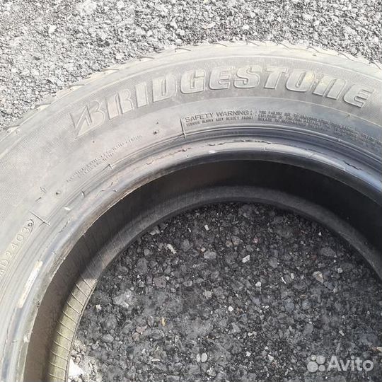 Bridgestone Dueler H/T 687 235/60 R16