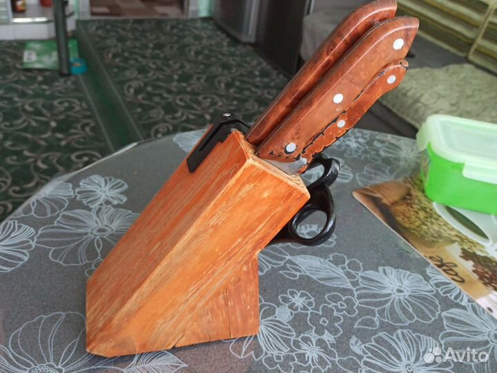 Набор кухонных ножей с подставкой