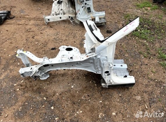 Передняя левая четверть Тойота Рав 4 50