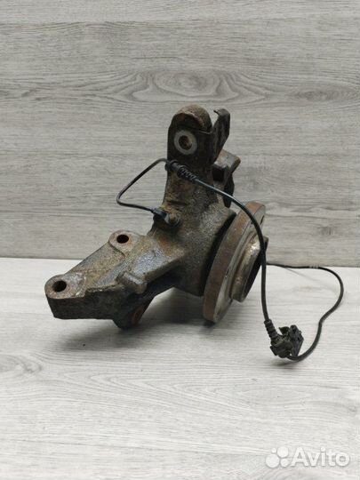 Поворотный кулак правый Mercedes Sprinter 906