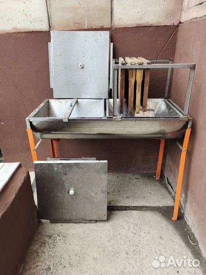 Стол для распечатки сот; пыльцесборник