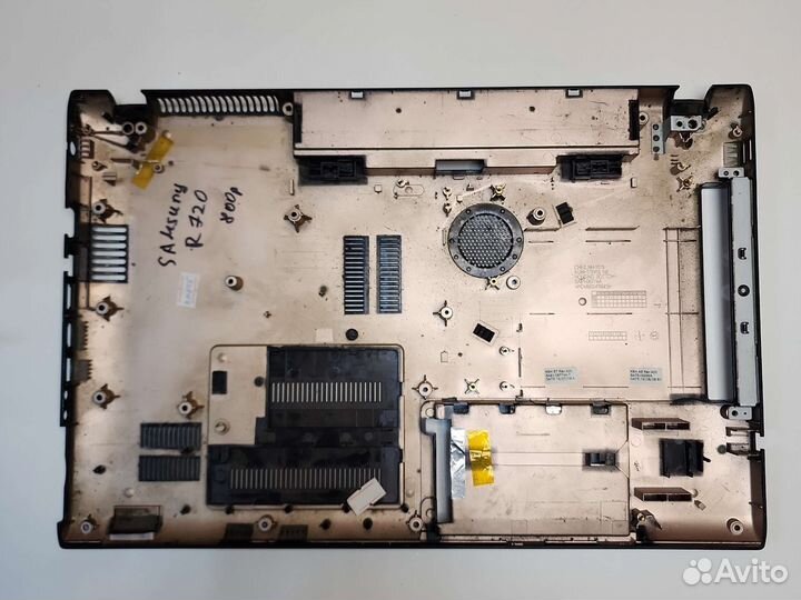 Нижняя часть корпуса, поддон ноутбука Samsung R720