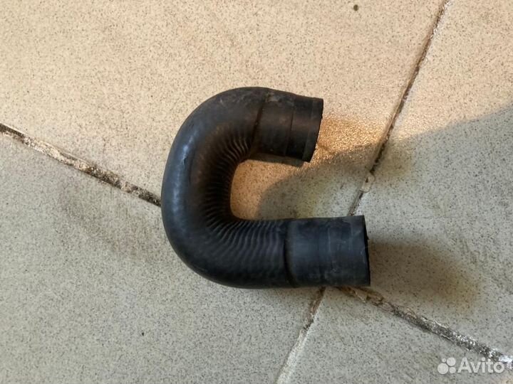 Патрубок охлаждения Audi A6 C7 06E121030B