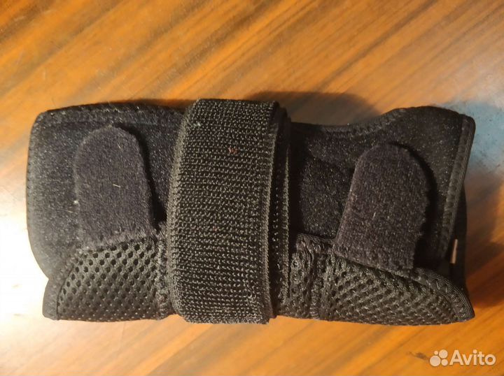 Ортез (бандаж) на лучезапястный сустав левый