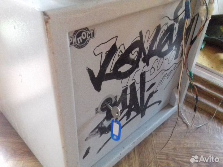 Железный ящик - сейф