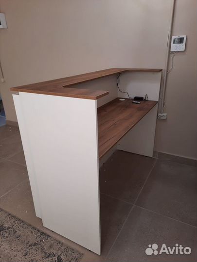 Стойка ресепшн