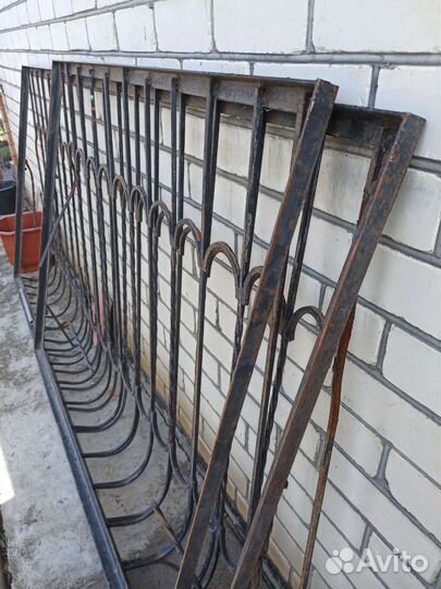 Решетки на окна бу (4 шт)