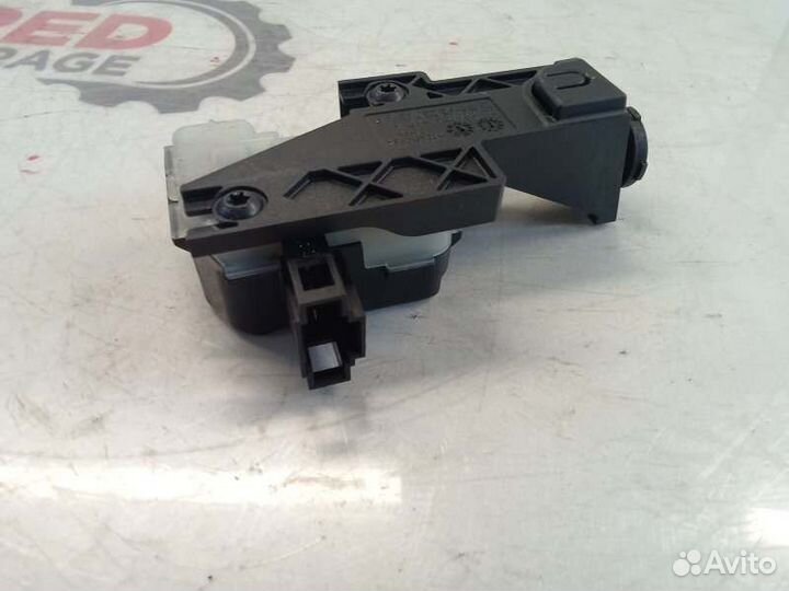 Замок лючка бензобака Mercedes-Benz E-Class W212