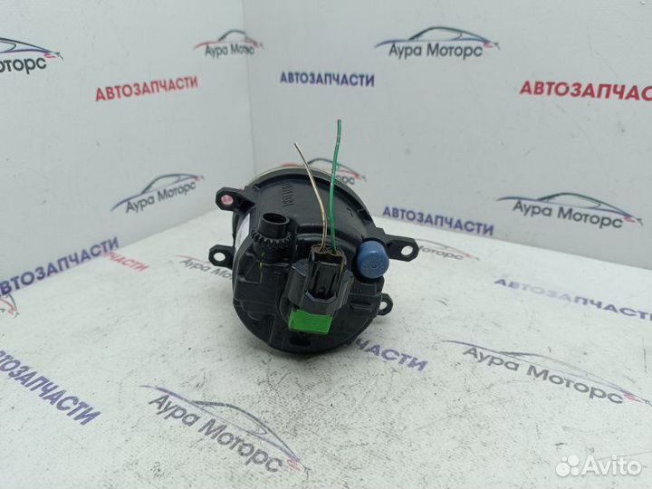 Фара противотуманная передняя левая Toyota Avensis