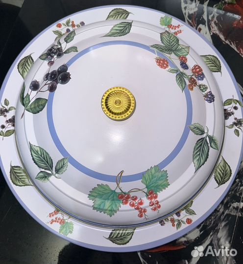 Блюдо с крышкой