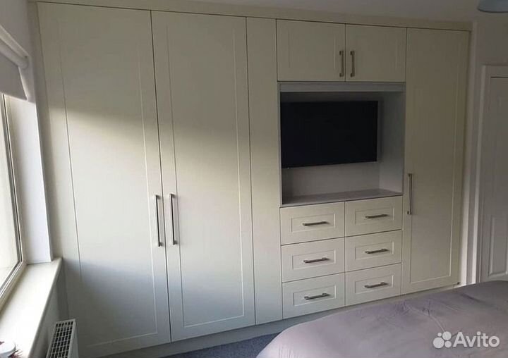 Шкаф распашной/ Прихожая