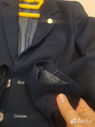 Костюм темно синий на мальчика 140