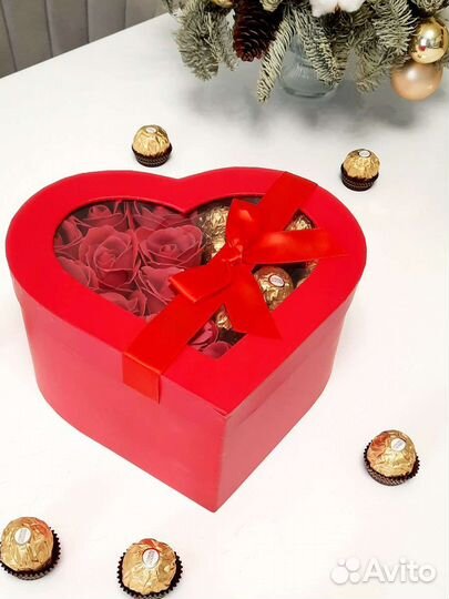 Сладкие букеты и наборы из конфет, цветов и орехов