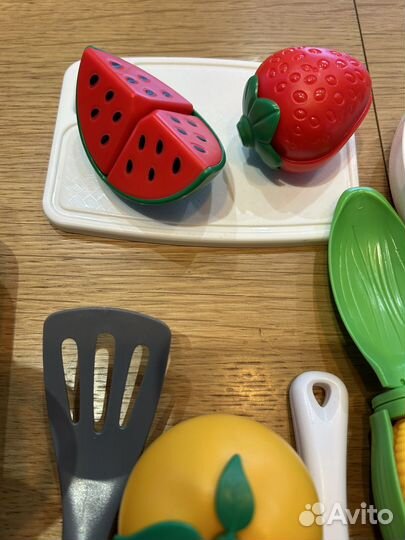 Игрушечная посуда с продуктами