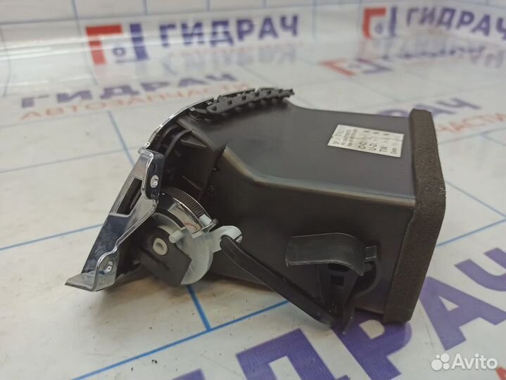 Дефлектор воздушный правый Jeep Grand Cherokee (WK2) 1TP00DX9AA