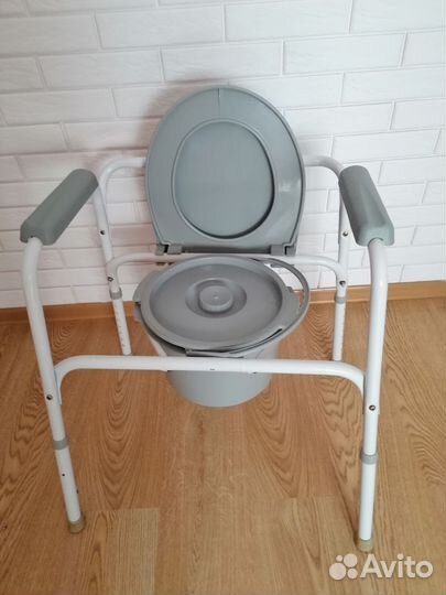 Стул кресло с санитарным оснащением