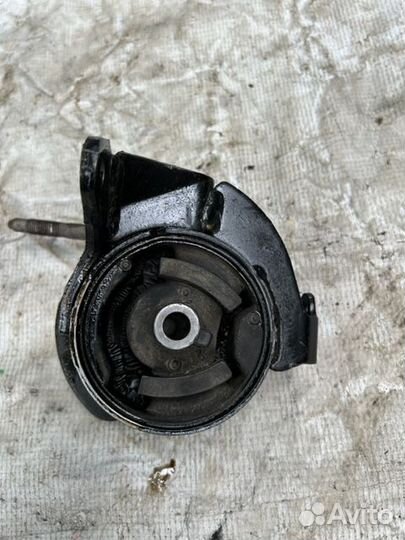 Подушка двигателя Nissan Cefiro (A32) II рестайлин