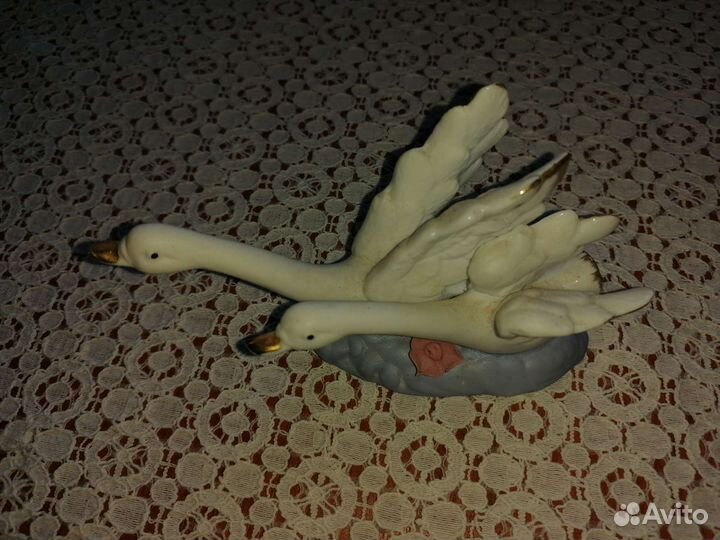 Статуэтка лебеди