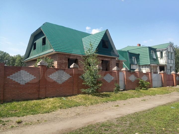 Дом 330 м² на участке 12 сот.