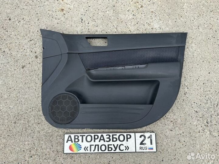 Обшивка двери передняя правая Hundai Getz Гетз