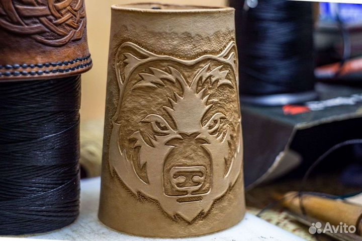 Кружка кожаная питьевая с тиснением 