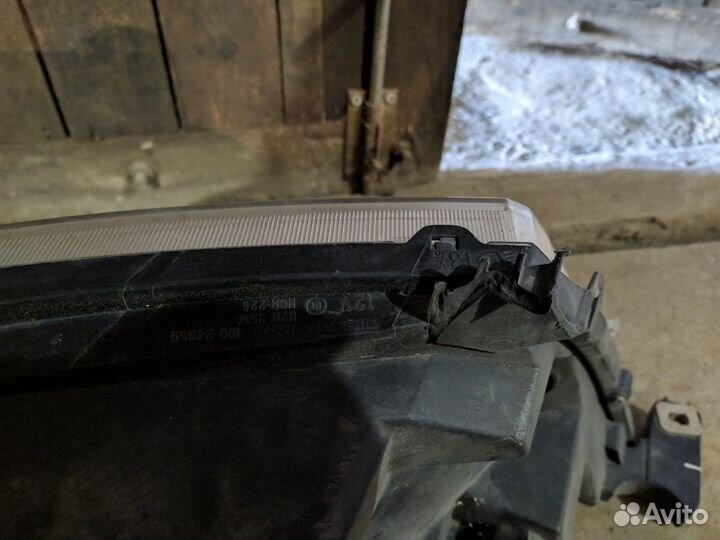 Фара на Nissan Serena 2007 (C25)