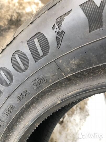 Goodyear EfficientGrip Performance 215/55 R17 94V
