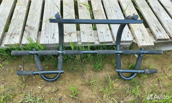 Турник дверной накладной Torneo A-900